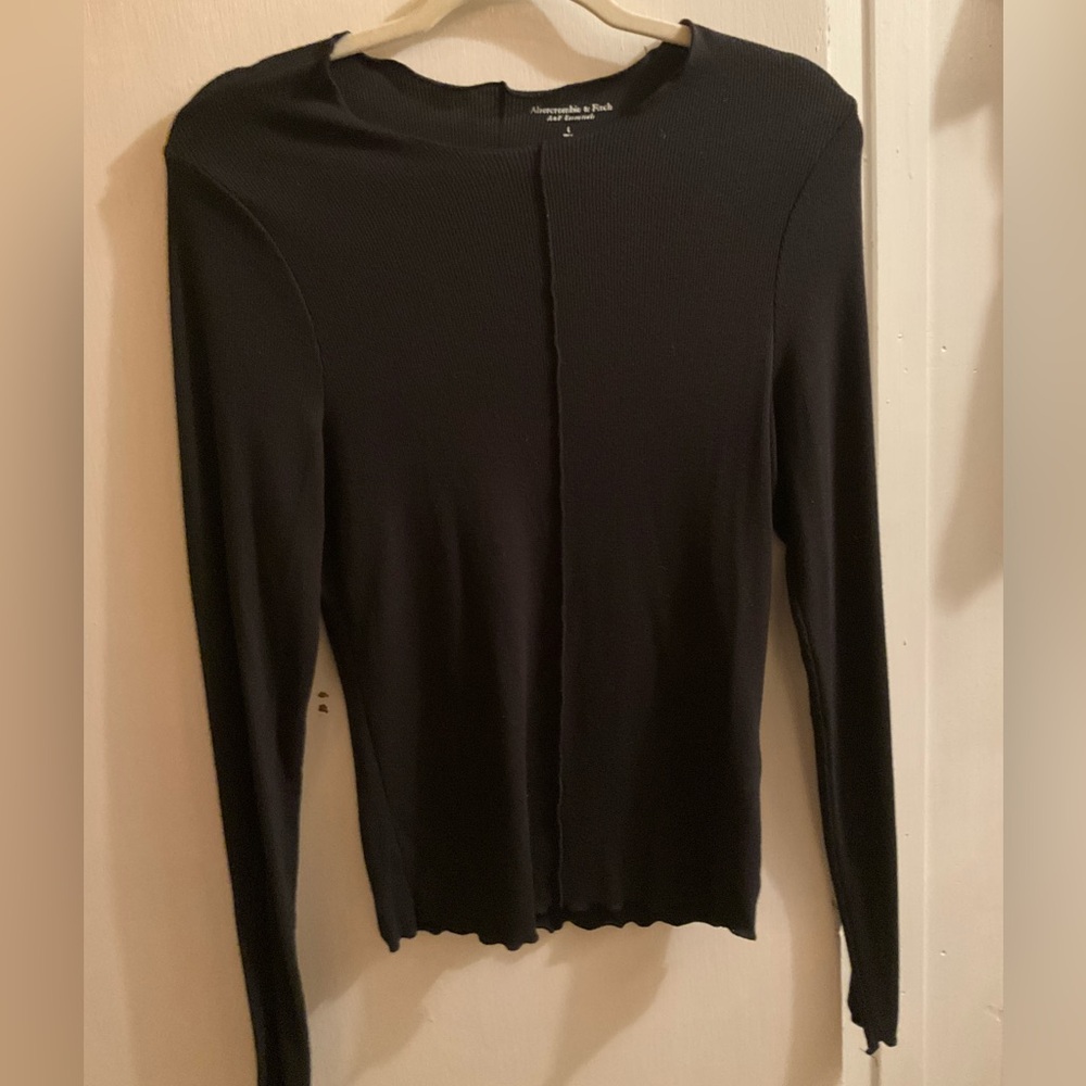 😍 Abercrombie and Fitch Lettuce Trim Long Sleeve (BOGO Half Off Item)